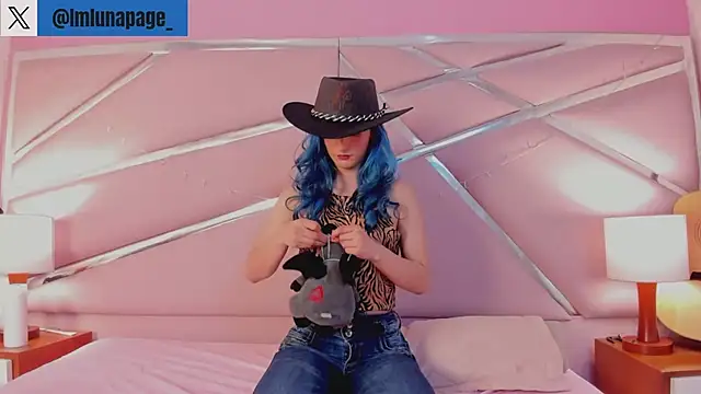 Snapshot of Lunapage chatting on February 26, 4:14 pm Lunapage online show from February 26, 4:14 pm