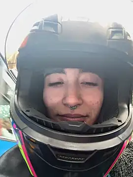 Snapshot of Lunapage chatting on March 4, 1:06 pm Lunapage online show from March 4, 1:06 pm