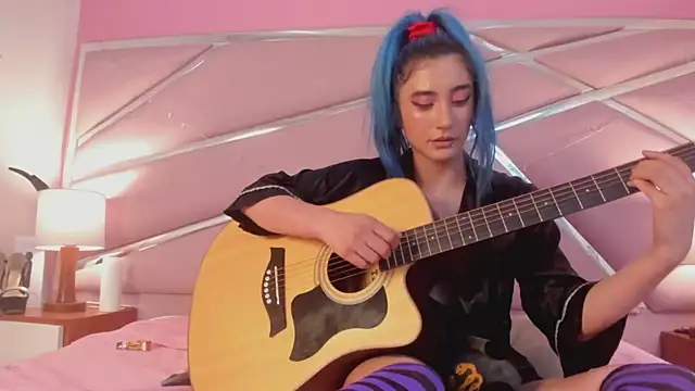 Snapshot of Lunapage chatting on March 5, 7:17 pm Lunapage online show from March 5, 7:17 pm