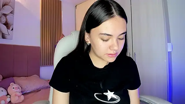 mia nevaeh online show from April 1, 5:32 pm