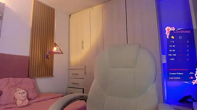 mia nevaeh online show from April 11, 8:13 pm