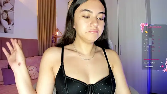 Snapshot of mia_nevaeh chatting on April 24, 10:12 pm mia nevaeh online show from April 24, 10:12 pm