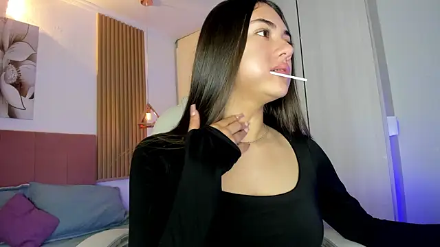 Snapshot of mia_nevaeh chatting on July 2, 9:43 pm mia nevaeh online show from July 2, 9:43 pm