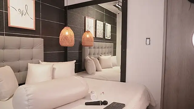 Bella TS  online show from October 3, 10:18 pm