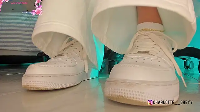 charlotte  grey online show from February 1, 11:42 am