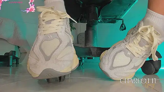 charlotte  grey online show from February 27, 8:09 pm