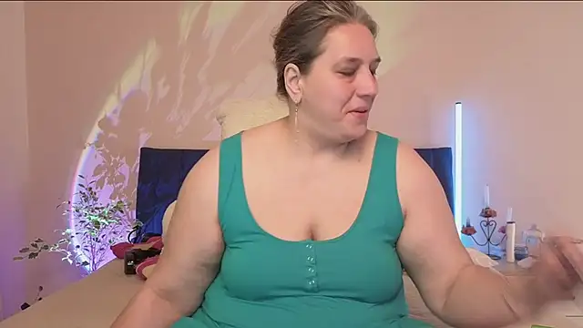 Snapshot of Niter chatting on April 24, 3:14 pm Niter online show from April 24, 3:14 pm
