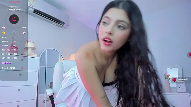 Snapshot of ania_sweet18 chatting on April 23, 12:23 am ania sweet18 online show from April 23, 12:23 am