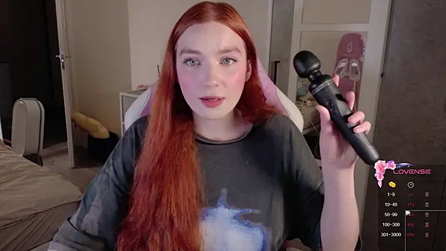 Snapshot of cinnabon_girls chatting on February 17, 5:52 pm cinnabon girls online show from February 17, 5:52 pm