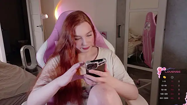 Snapshot of cinnabon_girls chatting on February 20, 8:53 pm cinnabon girls online show from February 20, 8:53 pm