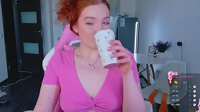 cinnabon girls online show from April 18, 3:05 pm