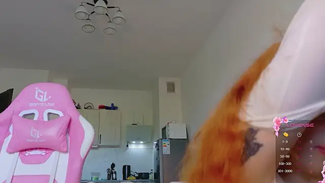 Snapshot of cinnabon_girls chatting on June 30, 3:24 pm cinnabon girls online show from June 30, 3:24 pm