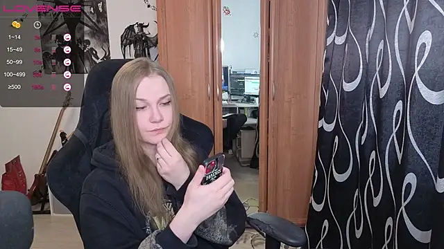 Snapshot of stellablondy chatting on April 13, 12:21 pm stellablondy online show from April 13, 12:21 pm