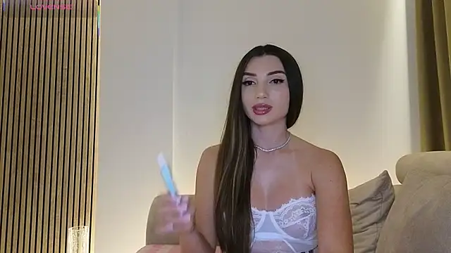 Snapshot of ReyaSophia chatting on June 19, 8:56 pm ReyaSophia online show from June 19, 8:56 pm