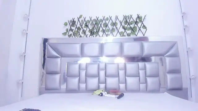 Snapshot of sweetebonny1 chatting on February 17, 12:12 pm sweetebonny1 online show from February 17, 12:12 pm