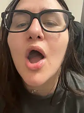 JuicyBeRrys online show from January 1, 10:21 am