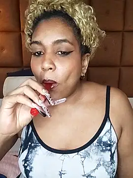 ELLA KELLY online show from February 4, 12:00 pm