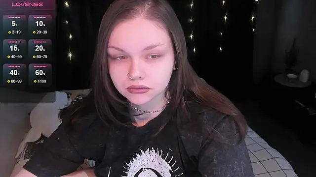 Snapshot of EvaBae chatting on December 9, 9:39 am EvaBae online show from December 9, 9:39 am