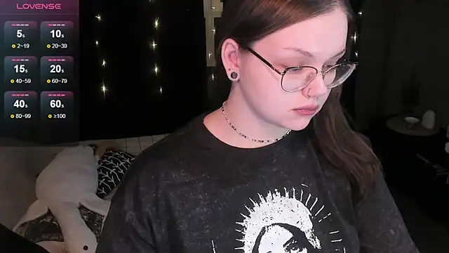 Snapshot of EvaBae chatting on December 9, 3:44 pm EvaBae online show from December 9, 3:44 pm