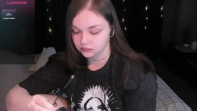 Snapshot of EvaBae chatting on December 10, 12:05 pm EvaBae online show from December 10, 12:05 pm