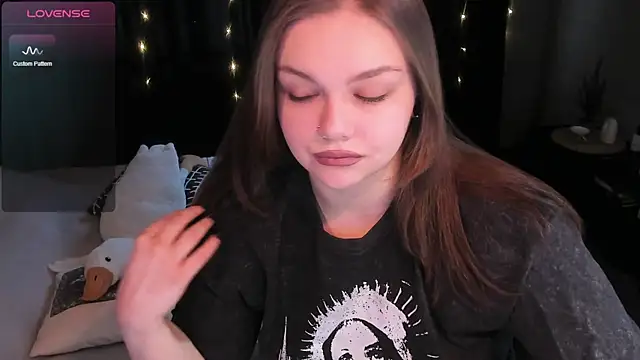 Snapshot of EvaBae chatting on December 20, 10:16 am EvaBae online show from December 20, 10:16 am