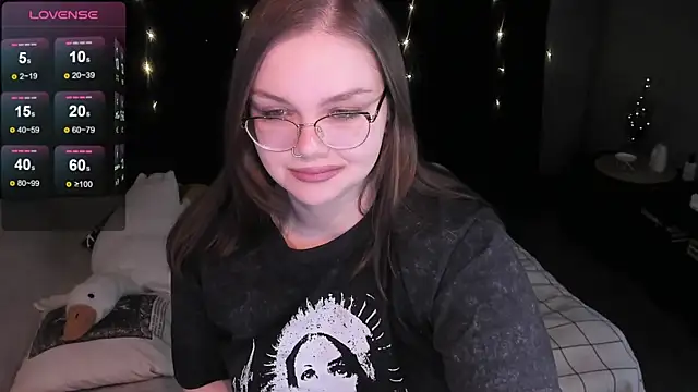 Snapshot of EvaBae chatting on December 20, 2:05 pm EvaBae online show from December 20, 2:05 pm