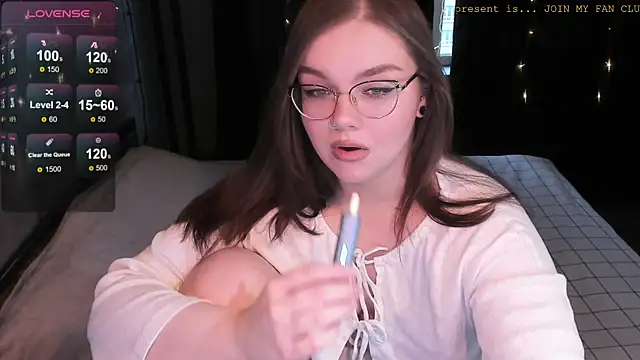 Snapshot of EvaBae chatting on December 24, 9:17 am EvaBae online show from December 24, 9:17 am