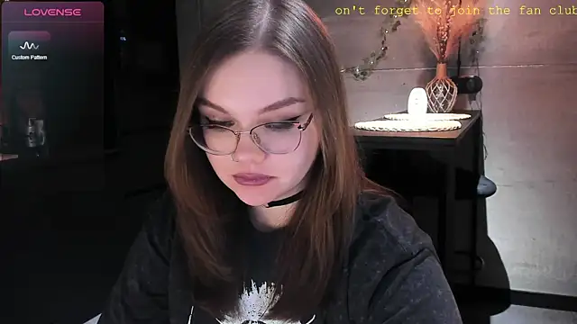 Snapshot of EvaBae chatting on January 4, 5:26 pm EvaBae online show from January 4, 5:26 pm