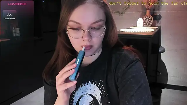 Snapshot of EvaBae chatting on January 5, 4:16 pm EvaBae online show from January 5, 4:16 pm