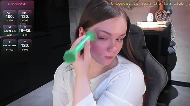 Snapshot of EvaBae chatting on January 8, 1:41 pm EvaBae online show from January 8, 1:41 pm