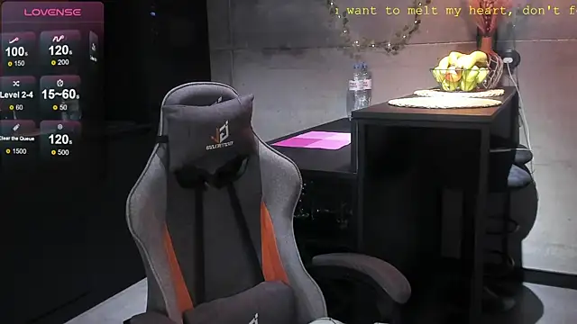 Snapshot of EvaBae chatting on January 8, 4:44 pm EvaBae online show from January 8, 4:44 pm