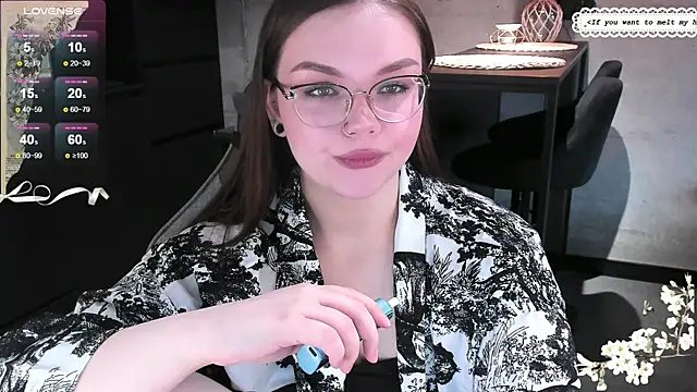 Snapshot of EvaBae chatting on January 24, 9:39 am EvaBae online show from January 24, 9:39 am