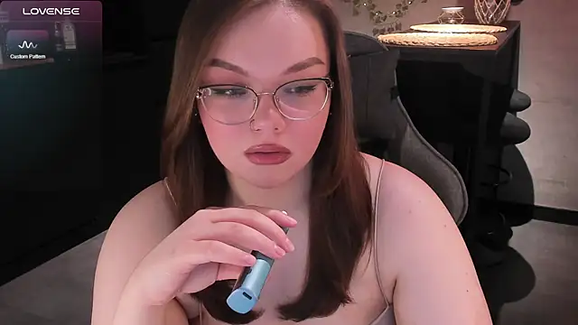 Snapshot of EvaBae chatting on February 1, 10:48 am EvaBae online show from February 1, 10:48 am