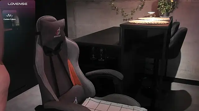 Snapshot of EvaBae chatting on February 10, 1:22 pm EvaBae online show from February 10, 1:22 pm