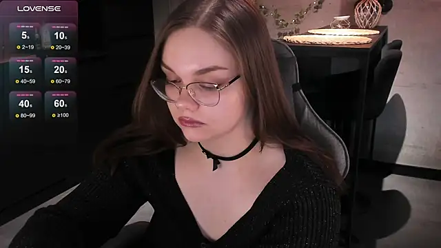 Snapshot of EvaBae chatting on February 19, 1:28 pm EvaBae online show from February 19, 1:28 pm