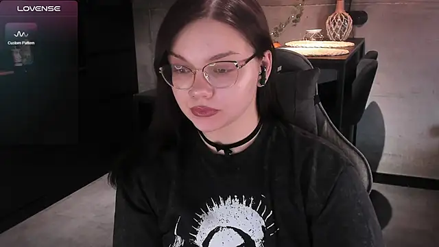 Snapshot of EvaBae chatting on March 3, 11:00 am EvaBae online show from March 3, 11:00 am