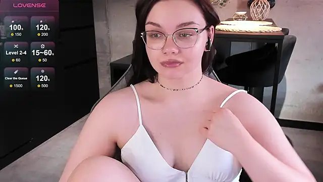 Snapshot of EvaBae chatting on March 19, 11:50 am EvaBae online show from March 19, 11:50 am