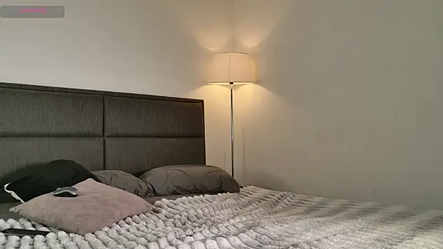 lady ni  online show from April 8, 12:49 pm