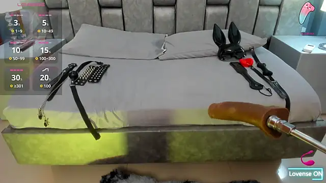 AniEvans  online show from February 12, 11:05 am