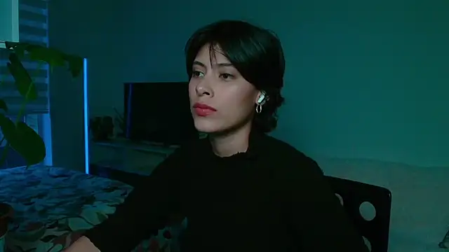 Snapshot of oxiris_1 chatting on December 15, 10:25 pm oxiris 1 online show from December 15, 10:25 pm