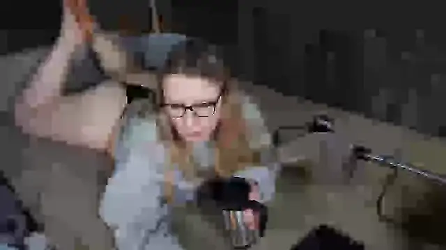 Snapshot of little_princess92 chatting on February 7, 11:01 am little princess92 online show from February 7, 11:01 am