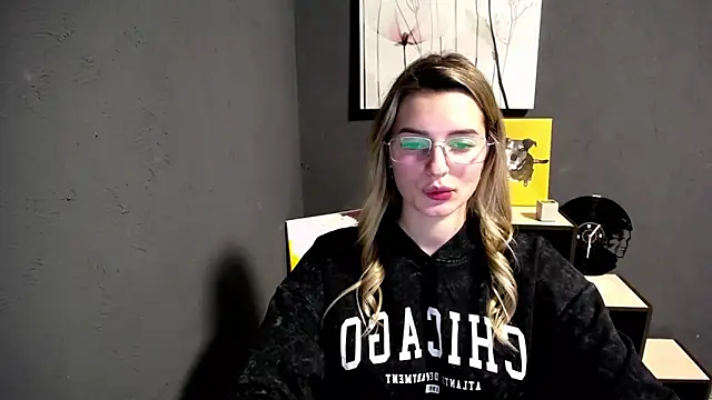 lady olivia  online show from February 13, 5:31 pm