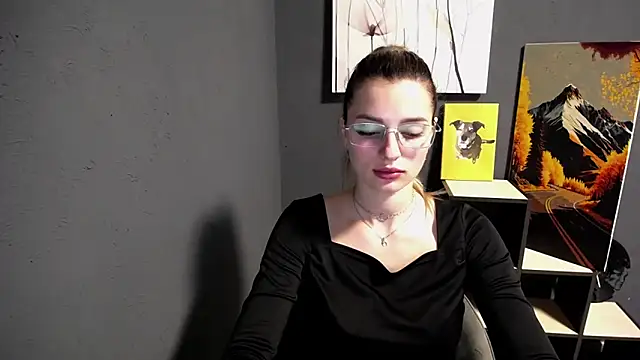 lady olivia  online show from June 7, 12:20 pm