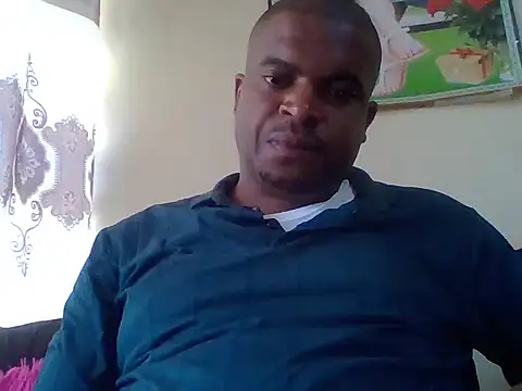 Snapshot of lui_cuuty chatting on September 19, 12:06 pm lui cuuty online show from September 19, 12:06 pm