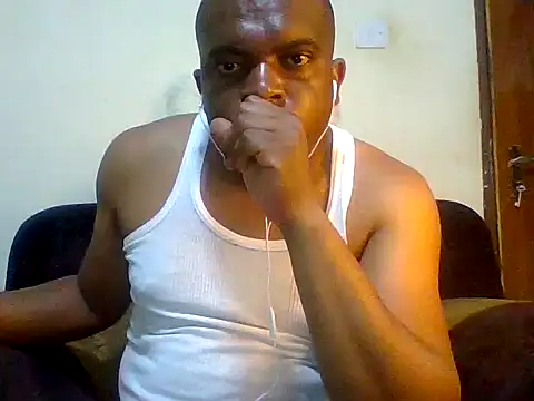 Snapshot of lui_cuuty chatting on October 5, 12:20 am lui cuuty online show from October 5, 12:20 am