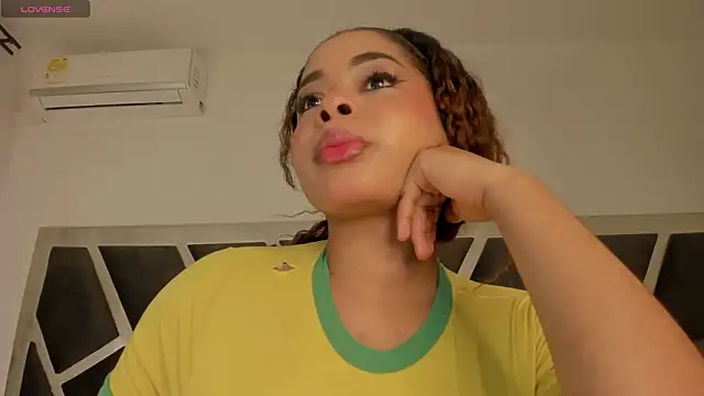 Snapshot of Samanntha_Rose chatting on January 31, 7:45 pm Samanntha Rose online show from January 31, 7:45 pm