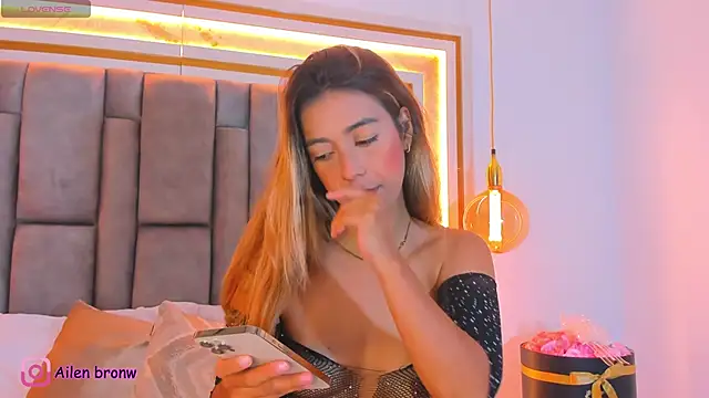 elianabrown online show from September 10, 9:37 pm