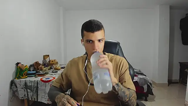 Snapshot of Balo_lovers chatting on January 23, 2:07 pm Balo lovers online show from January 23, 2:07 pm