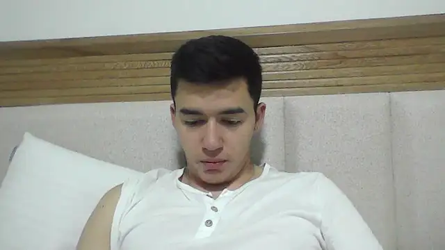 Snapshot of Estebitan_vm chatting on October 11, 3:10 pm Estebitan vm online show from October 11, 3:10 pm