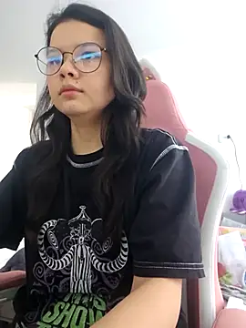 Snapshot of azumiichan chatting on February 5, 2:11 pm azumiichan online show from February 5, 2:11 pm